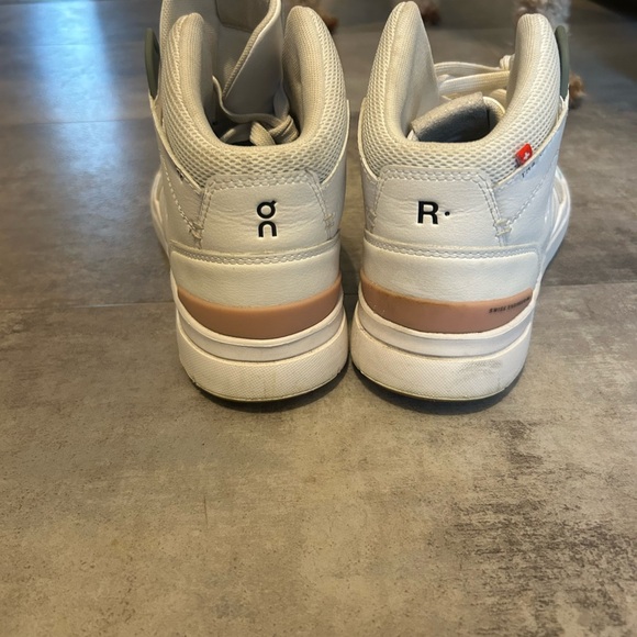 The Roger clubhouse mid - Picture 2 of 4